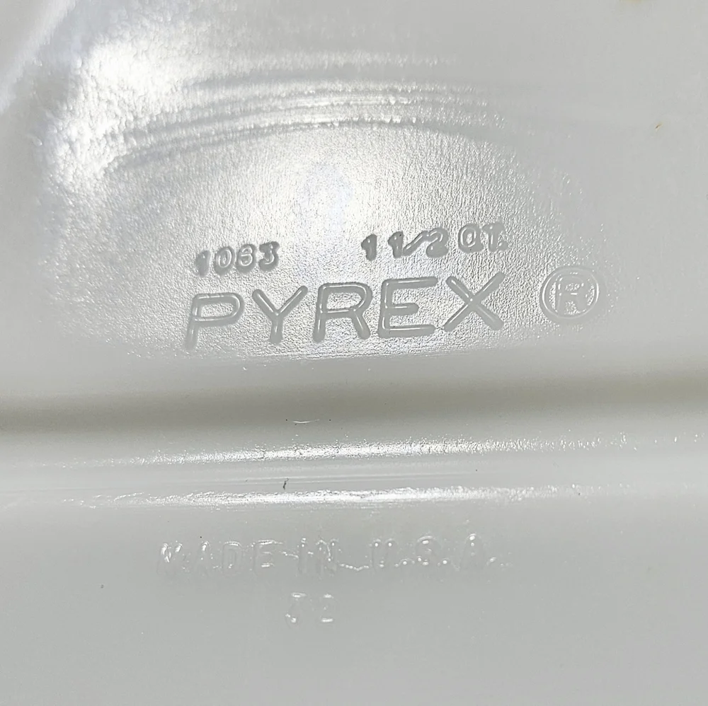 Vintage PYREX 1063 Divided Casserole 1 1/2 Qt. Oval Dish Stoneware USA White 13